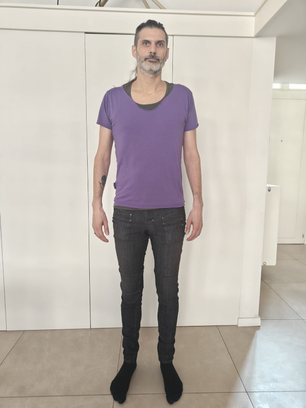 A picture taken
from close will give you this weird fish eye lens effect A full-body picture of Joost taken from close